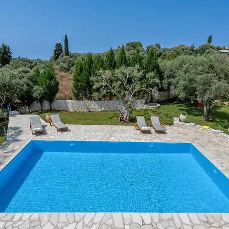 Elianna Lefkada Tsoukaládhes