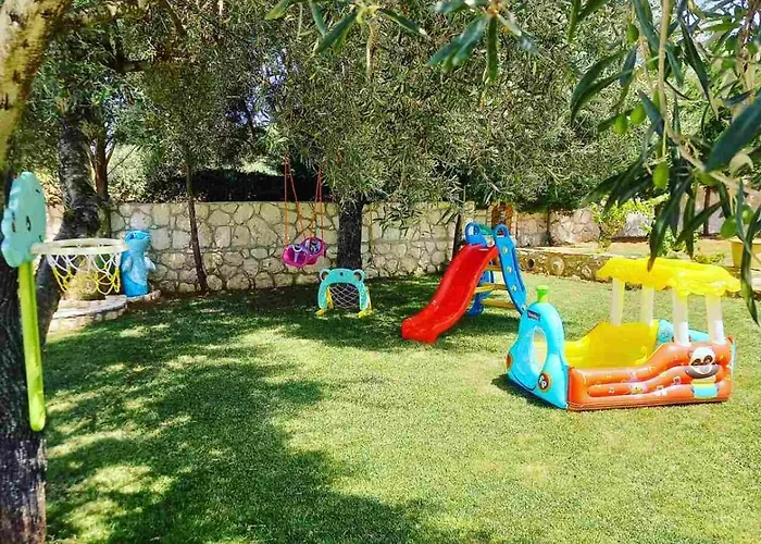 Elianna Lefkada *